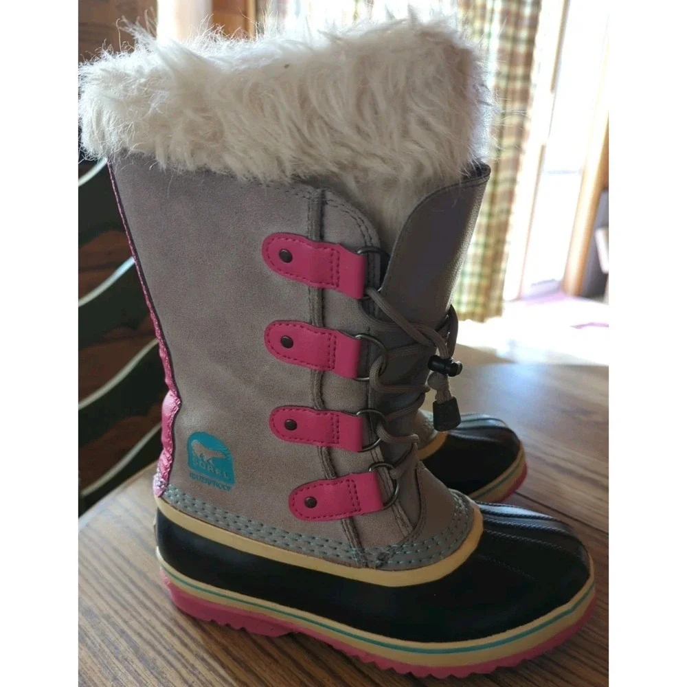 Girls‎ Size 4 Sorel Gray Suede / Black Rubber Pink Calf Winter Boots Faux Fur